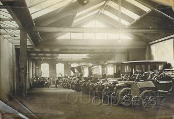 Fiat 118.jpg - Firma Broederlet aan de 1e Dorpsstraat 18. Foto van het interieur van de showroom. Opname tussen 1910-20